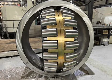 Spherical roller bearings for shoe pressure rollers in papermaking machinery